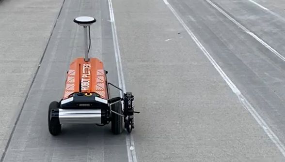 Robot Plotter at work at Stuttgart airport